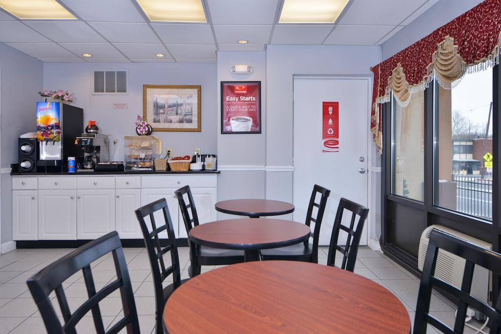 Econo Lodge Bellmawr - photo 17
