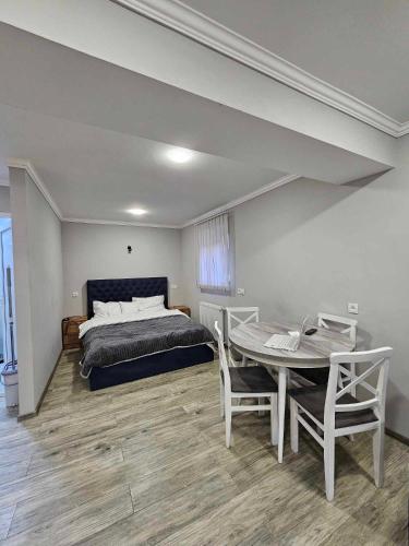 MaRKoS Sololaki Flat