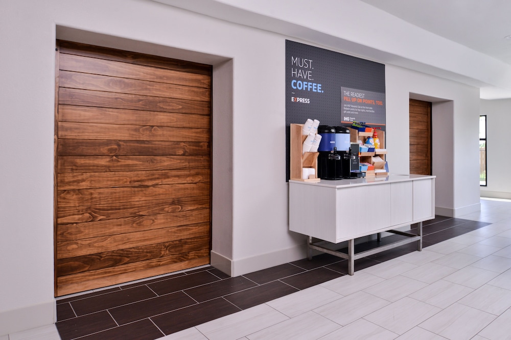 Holiday Inn Express Hotel & Suites Elgin by IHG - photo 41
