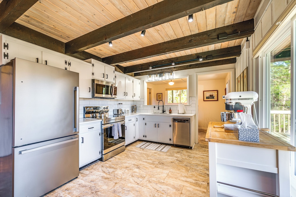 Walk to Liberty Mountain: Lake view Ski Retreat in Fairfield, United States