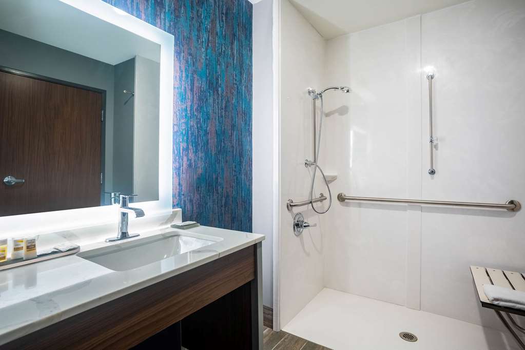 La Quinta Inn & Suites by Wyndham Oxford - photo 12