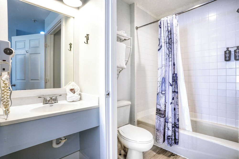 Lighthouse Resort Inn & Suites - photo 56
