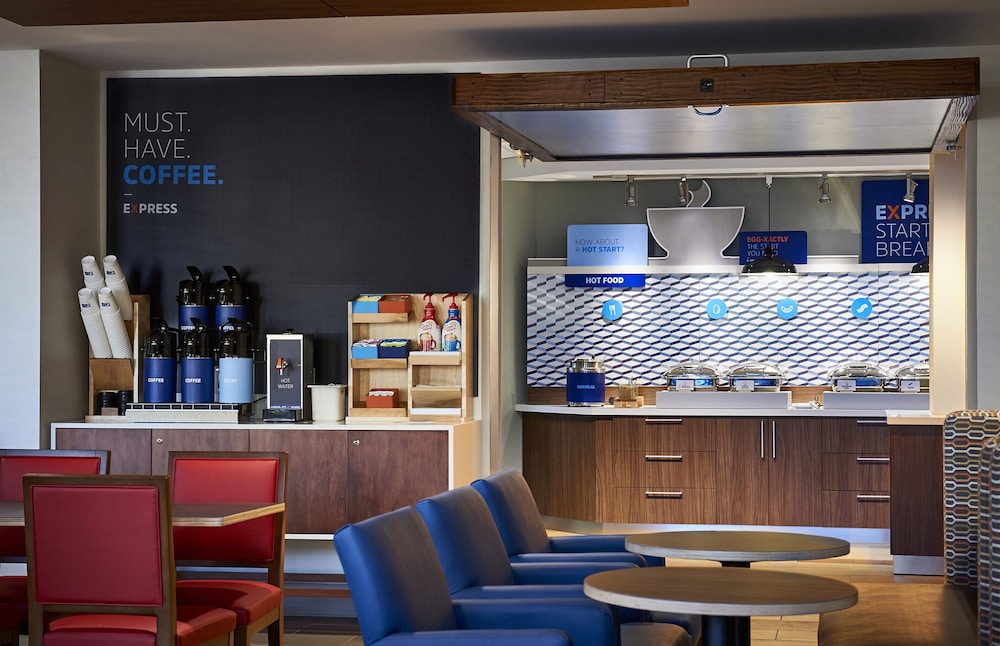 Holiday Inn Express & Suites Gilbert Mesa Gateway Airport by IHG - photo 31