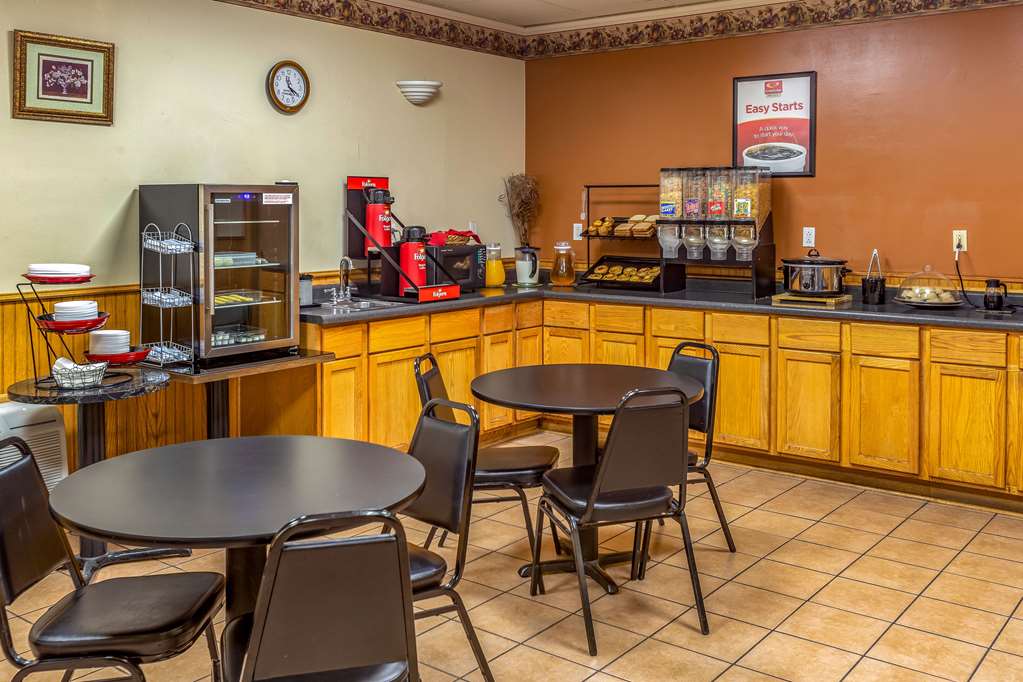 Econo Lodge Inn & Suites Newton - photo 26