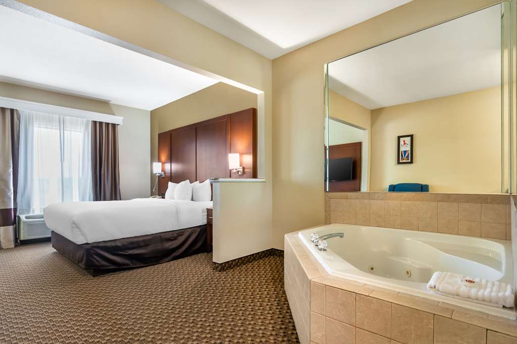 Comfort Suites Jefferson City - photo 59