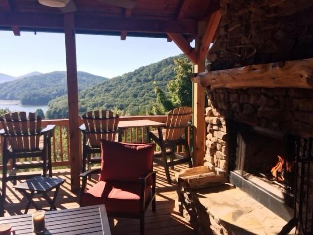 Lights Lodge — 4-Star Luxury Hotel in Blue Ridge, United States