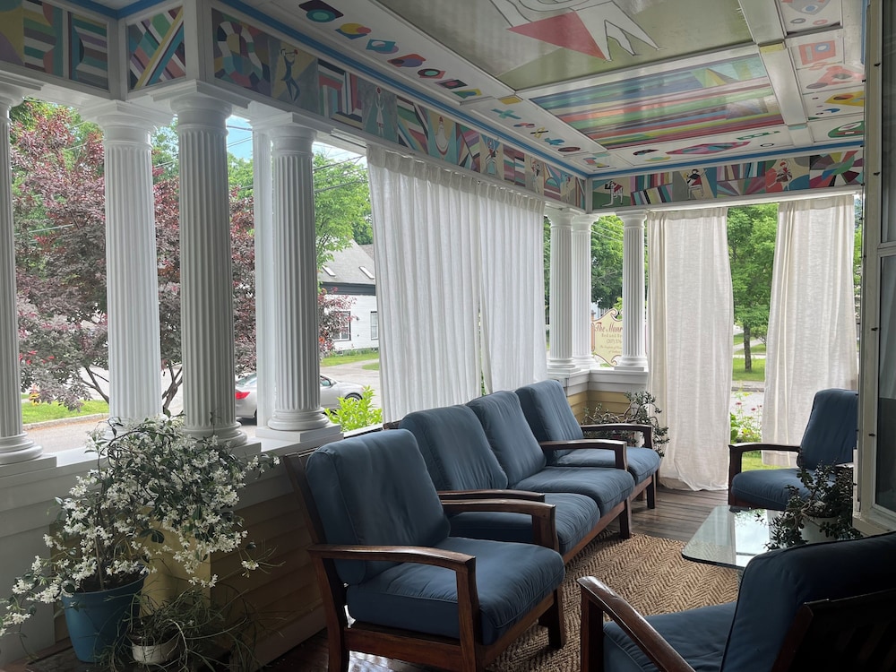 The Munroe Inn - photo 32