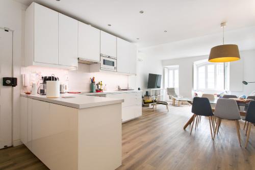 Cozy apartment in Amazing Location — 4-Star Luxury Hotel in Lisbon, Portugal