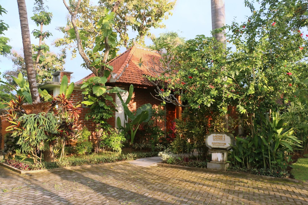 Shanti Natural Panorama View Hotel - carbon neutral hotel in Singaraja