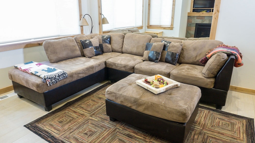 Ski Trails 4070 - carbon neutral hotel in Truckee