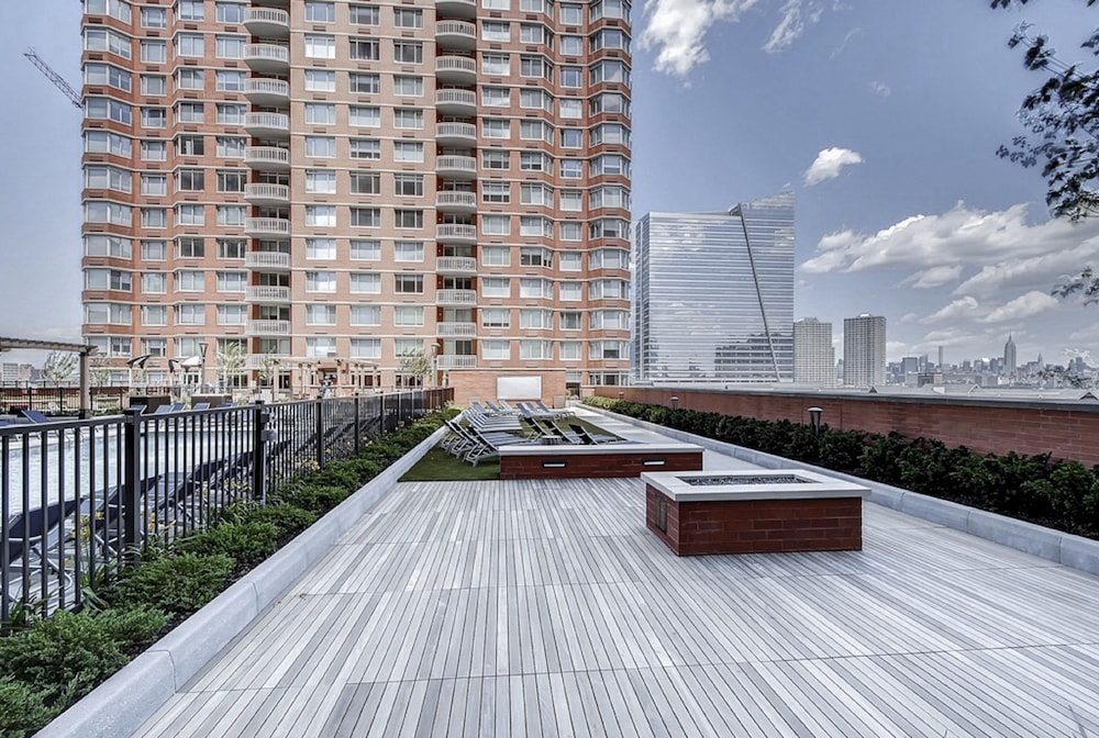 Global Luxury Suites at Newport — 4-Star Luxury Hotel in Jersey City, United States