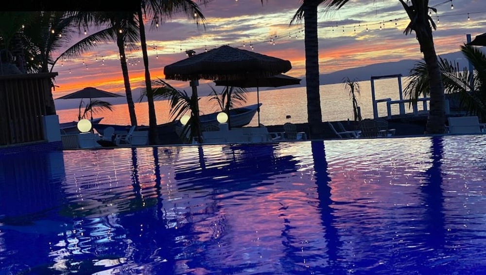 Sun on the bay beach hotel — 4-Star Luxury Hotel in Las Charcas, Dominican Republic