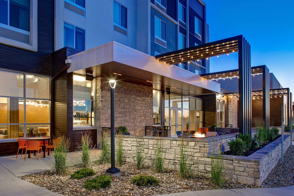 Hilton Garden Inn Cedar Rapids - photo 57