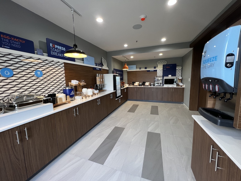 Holiday Inn Express Rocky Mount Sports Center by IHG - photo 64