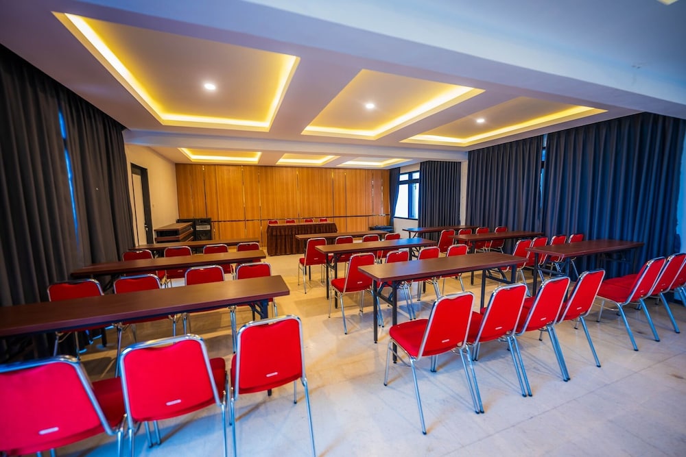 Elge Hotel And Villa Sarangan — Magetan