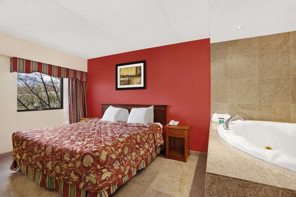 Ramada by Wyndham East Orange - photo 4