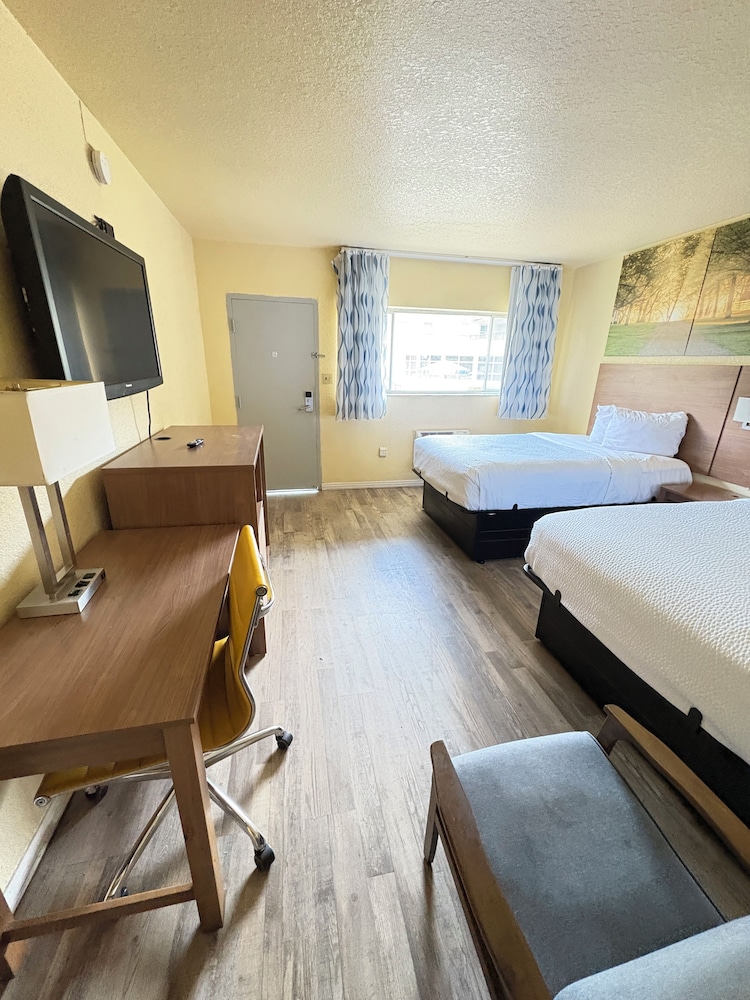 University Inn - photo 5