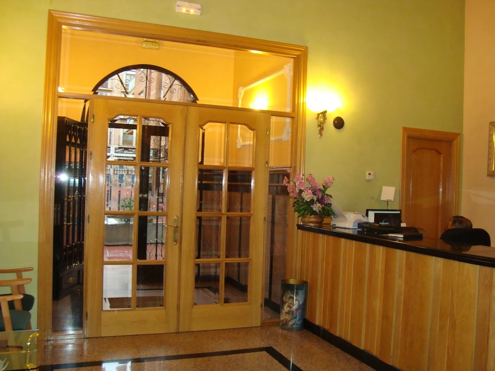 Hostal Universal — Benavente — photo 5
