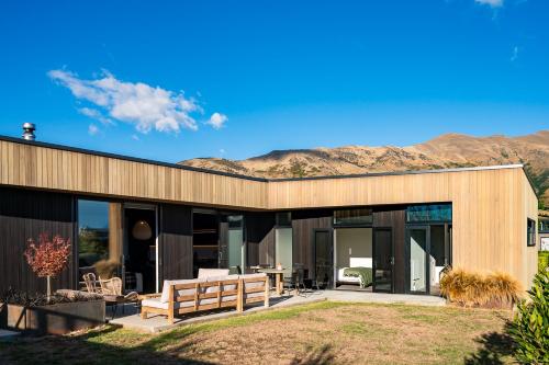 Stackbrae Lodge — 4-Star Luxury Hotel in Wanaka, New Zealand