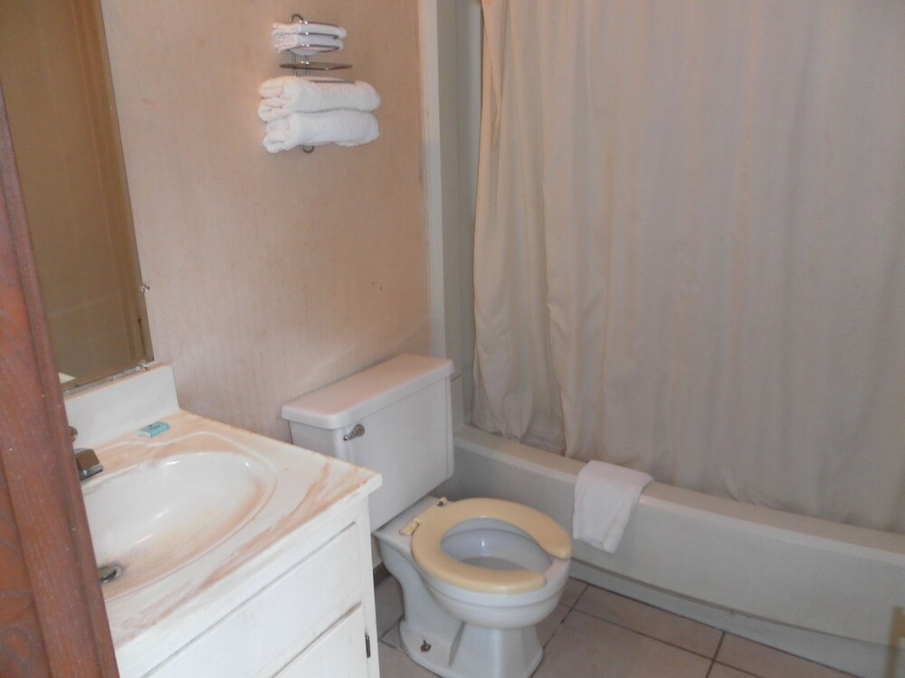 Tidewater Motel - photo 20
