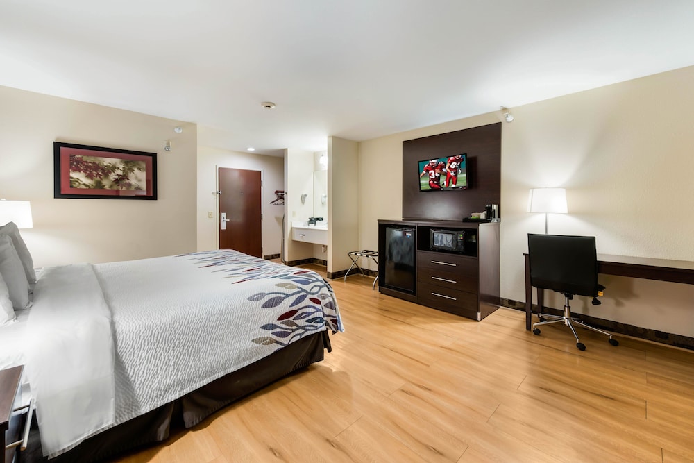 Red Roof Inn & Suites Monee - photo 2