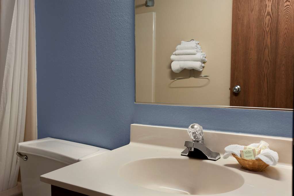 Super 8 by Wyndham Cromwell Middletown - photo 12