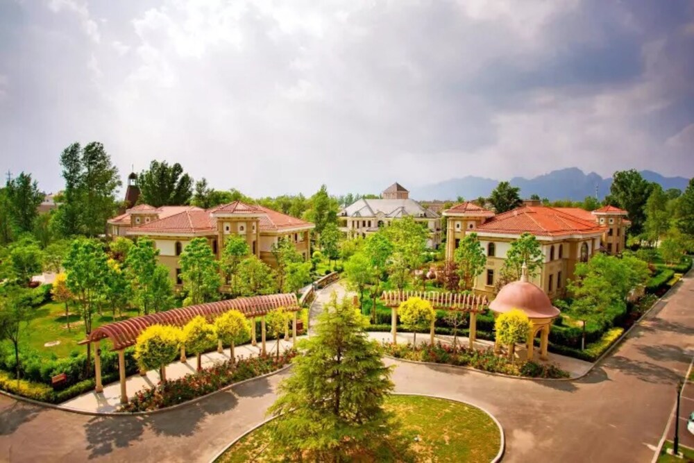 Beijing Jinyu Badaling Hot Spring Resort — hotel in Yanqing