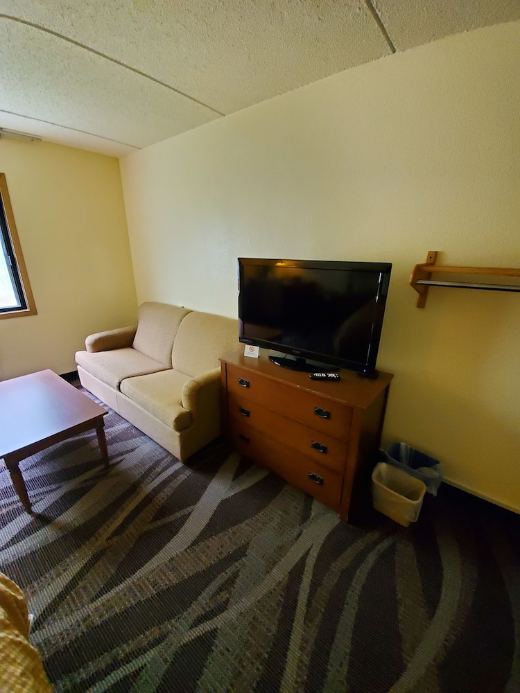 Boarders Inn & Suites by Cobblestone Hotels Ripon - photo 10