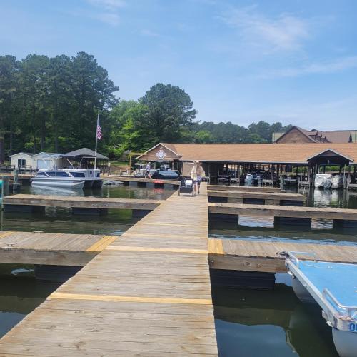 The Gilead Cottage Near Lake Tillery & Uwharrie — 4-Star Luxury Hotel in Mount Gilead, United States