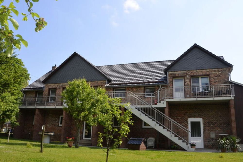 Wanghai Resort - carbon neutral hotel in Qionghai