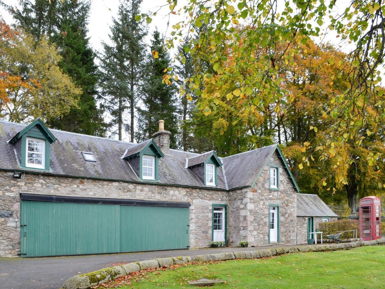 Inverchroskie Cottage — 4-Star Luxury Hotel in Blairgowrie, United Kingdom