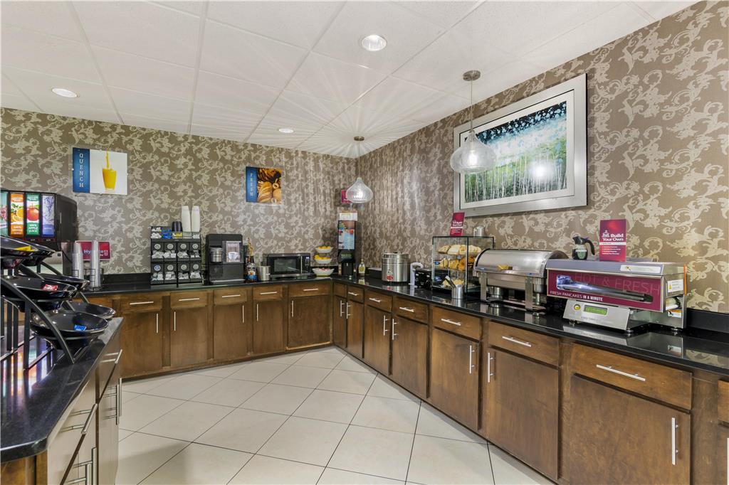 Best Western Plus Richmond Hill Inn - photo 8