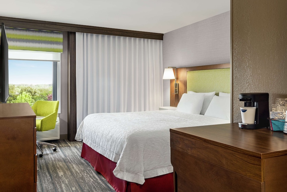 Hampton Inn Milwaukee Brookfield - photo 16