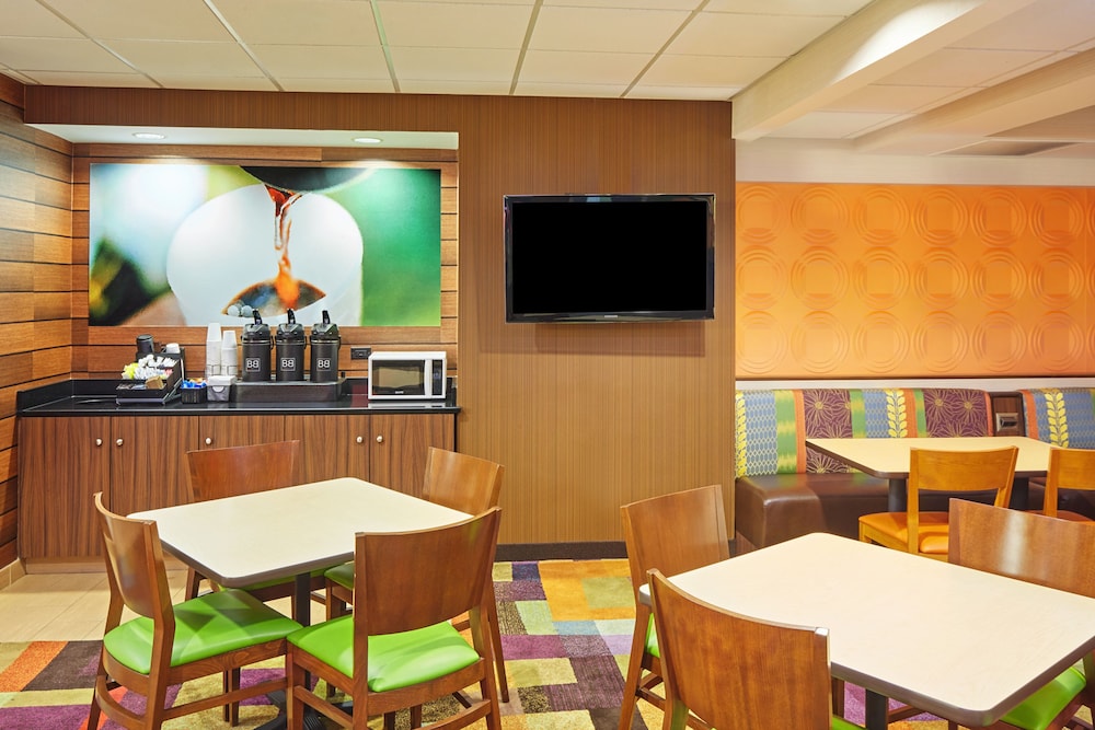 Fairfield Inn & Suites by Marriott Lombard - photo 26