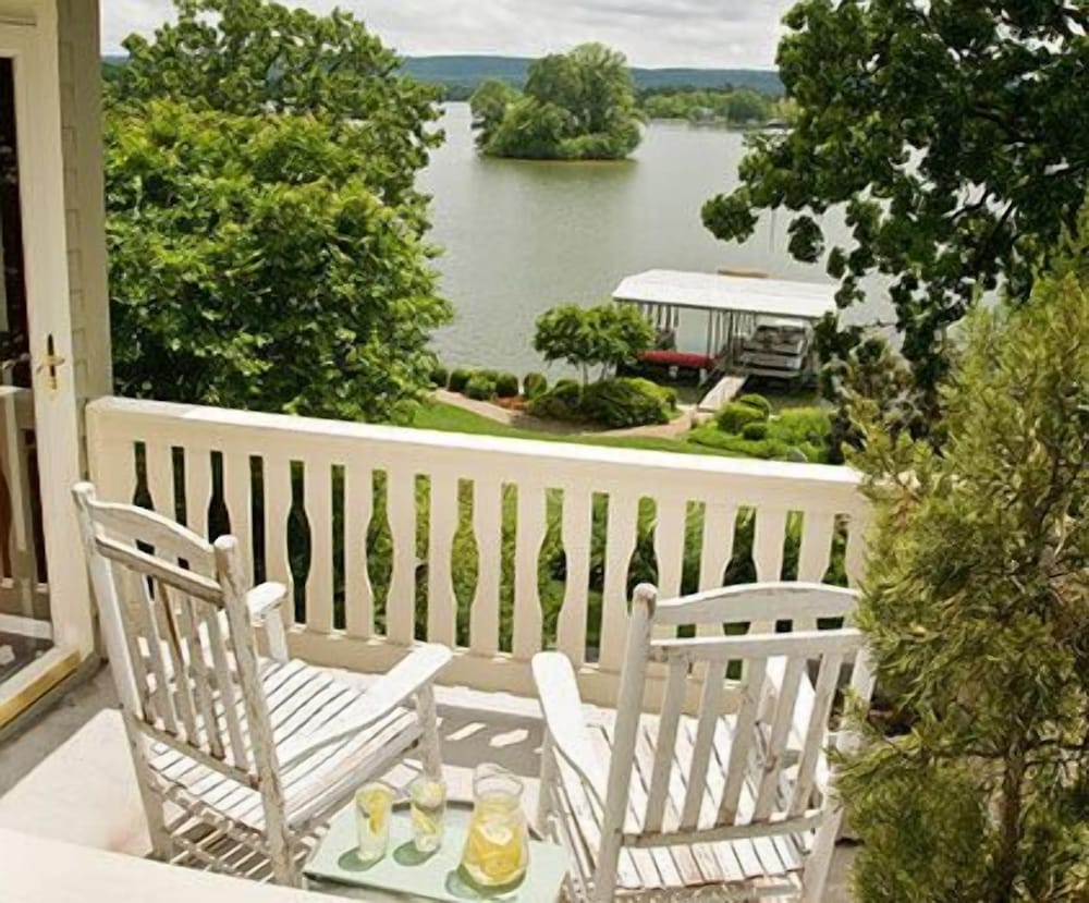 Lookout Point Lakeside Inn - photo 29