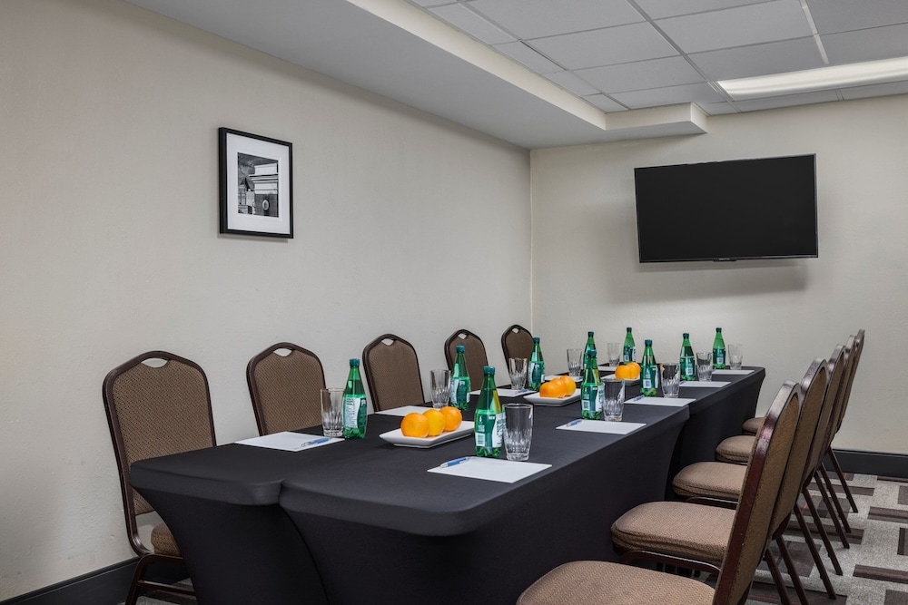 Four Points by Sheraton Greensboro Airport - photo 45