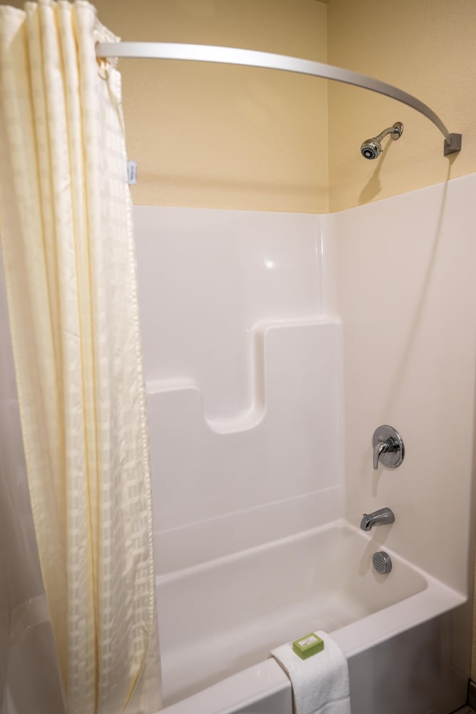 Cobblestone Hotel & Suites Lamar - photo 57