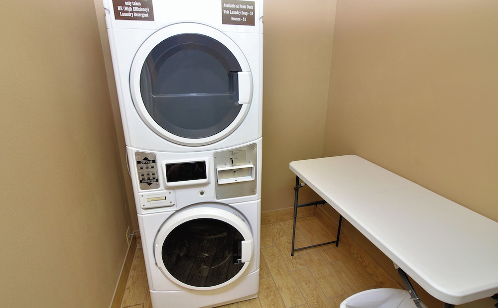 Cobblestone Inn & Suites Denison Majestic Hills - photo 59