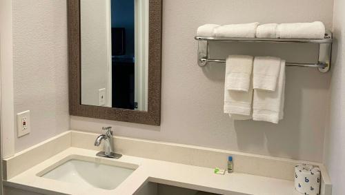Ramada Limited Syracuse University - photo 24