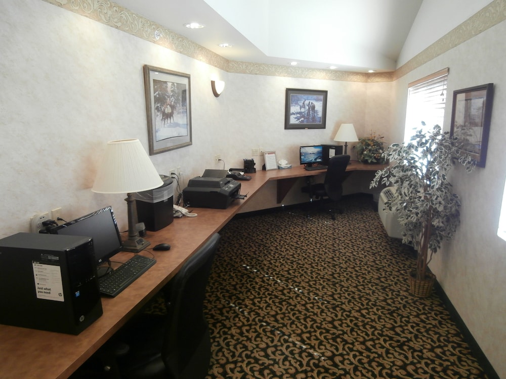 Holiday Inn Express Hotel & Suites Raton by IHG - photo 44