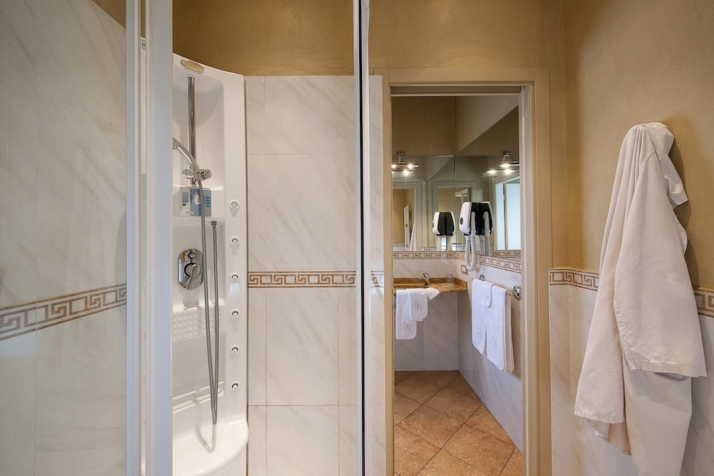 in Verona With 3 Bedrooms and 3 Bathrooms — 4-Star Luxury Hotel in Verona, Italy