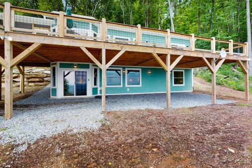Trillium Downstairs - carbon neutral hotel in Spruce Pine