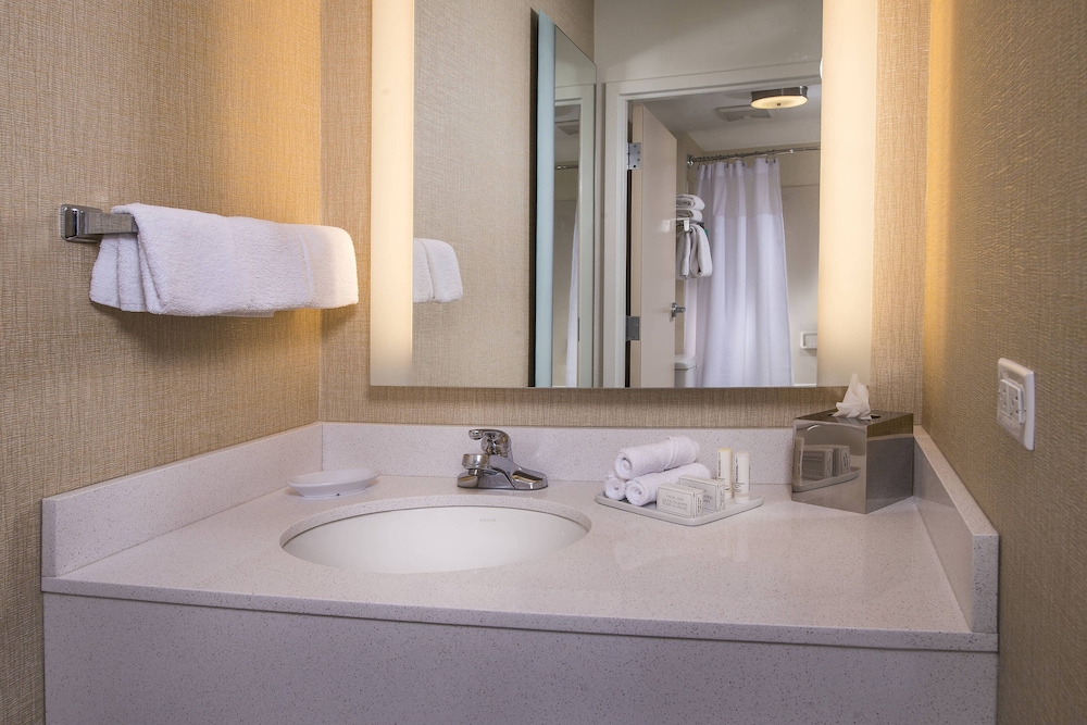 Springhill Suites Gaithersburg - photo 3