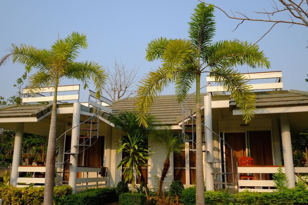 Lumphachi Lakehill Resort in Suan Phueng, Thailand