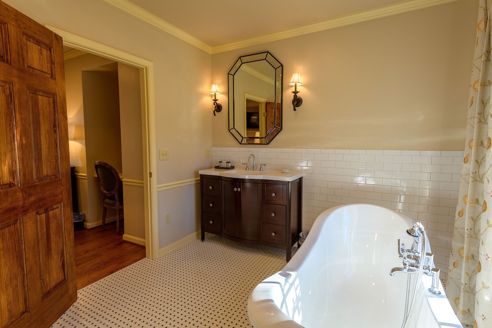 The Red Fox Inn & Tavern - photo 138