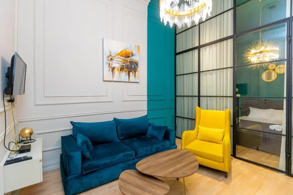 Stylish 3BR House with balcony