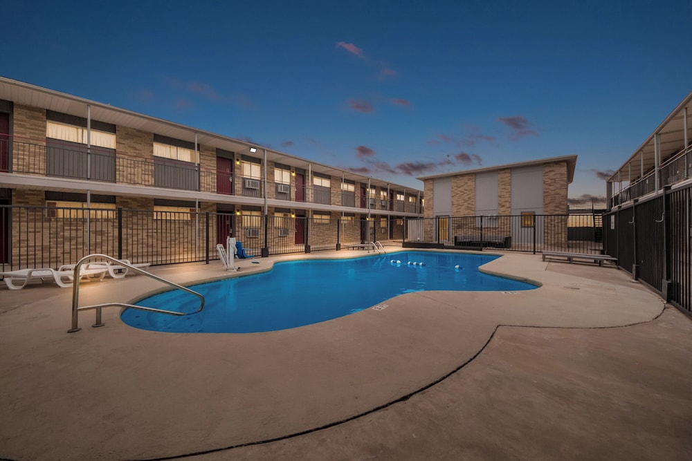 Red Roof Inn Del Rio - photo 29