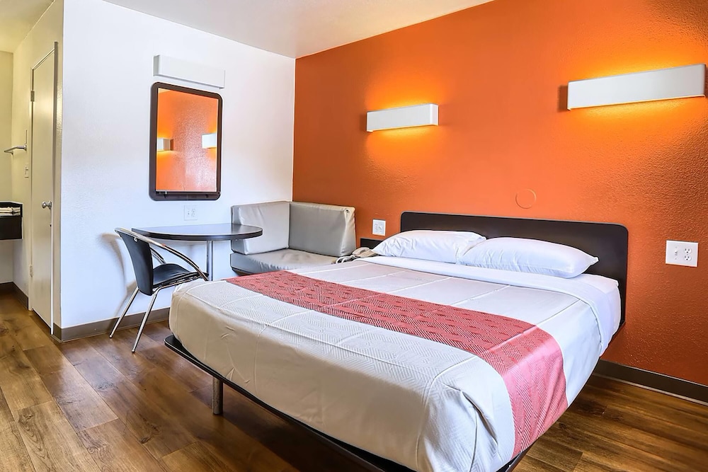 Super 8 by Wyndham Walnut Creek - photo 9