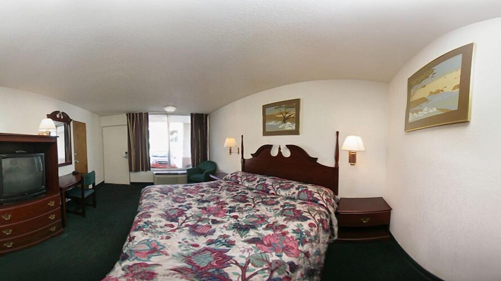Super 8 by Wyndham Oklahoma Fairgrounds - photo 12
