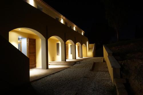 Agriturismo Cheloni — 4-Star Luxury Hotel in Guasticce, Italy